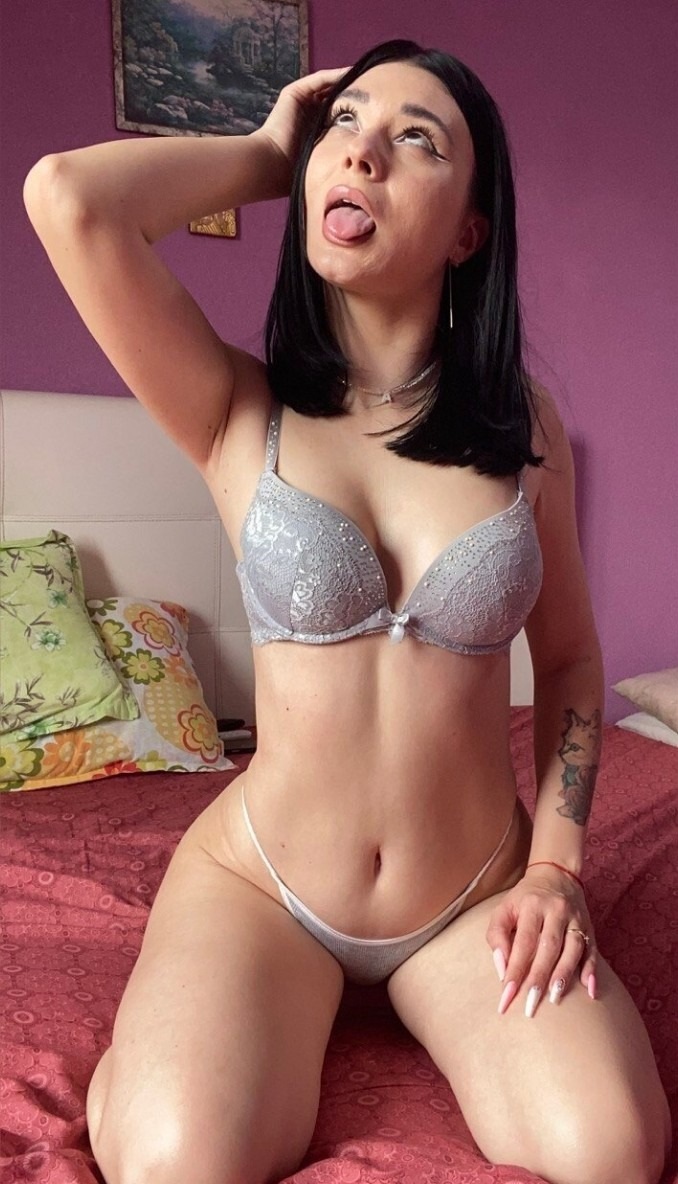Lena long eyelashes OnlyFans