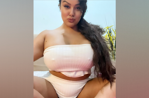 @curvybunny91