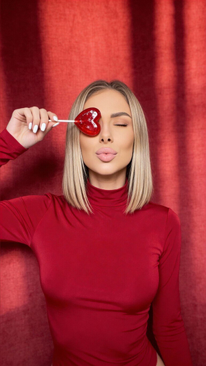 Alessia 💕 Lights Up OnlyFans with a Fresh New Look!