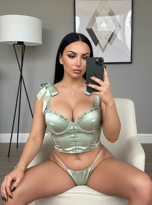 Dive into the New Look of <strong>𝐔𝐑 𝐍𝐄𝐖 𝐎𝐁𝐒𝐄𝐒𝐒𝐈𝐎𝐍 😍</strong> on OnlyFans