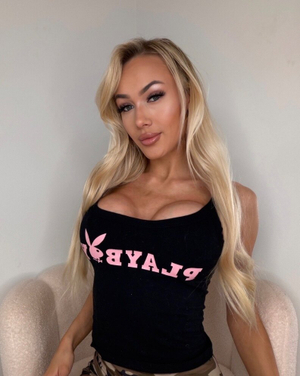 OnlyFans Sensation <strong>Oona 🫦</strong> Unveils Exciting Profile Refresh