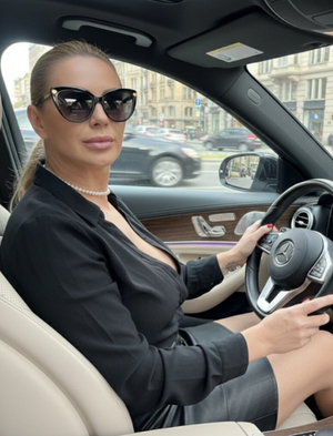 OnlyFans Star <strong>Ⓜ️🅘🅛🅕 🅔🅛🅔🅒🅣🅡🅐</strong> Shakes Up Her Profile with Daring New Look!