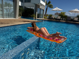 Shine Bright: <strong>Alexis Crystal</strong> Updates Her <strong>OnlyFans</strong> Profile!