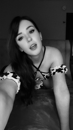 Spice Up Your Feed: <strong>xLittle_Redx Top 3%</strong> Unveils a Bold New Look on OnlyFans
