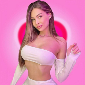 🐝 <strong>FIA YOUR GIRLFRIEND</strong> 🐝 Updates Her Look on OnlyFans!