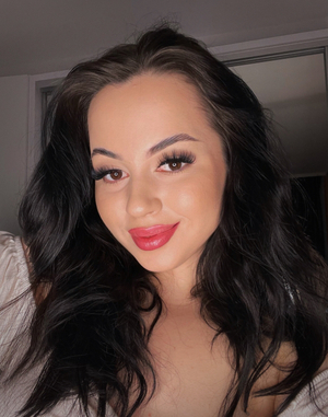 OnlyFans Sensation <strong>Emalia Lorena</strong> Debuts New Look!