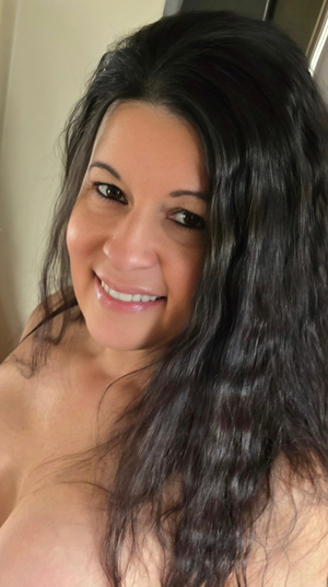 OnlyFans Star <strong>♋️SEXTINGQUEEN69♋️</strong> Unveils Exciting Profile Updates!