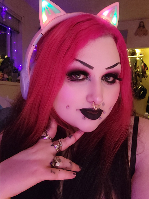 @urhotgothgf