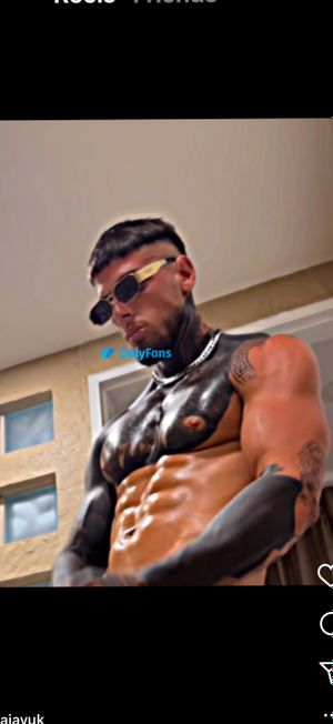 Juicy 💦 Unveils Fresh Look on OnlyFans
