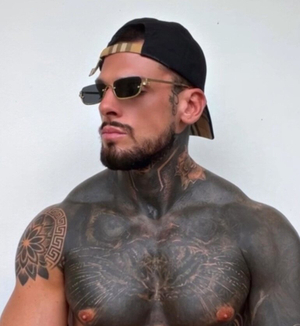 OnlyFans Sensation <strong>Big Dick Boss</strong> Flaunts New Vibe!