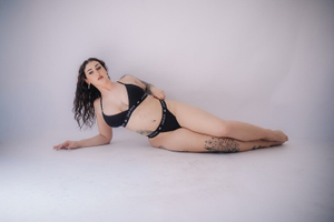 Tattooed Charm: <strong>Avalon 🍑</strong> Revamps <strong>OnlyFans</strong> Profile with a Fresh Look