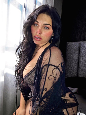 OnlyFans Star <strong>Carlotta Rey</strong> Unveils Fresh Look with Profile Update