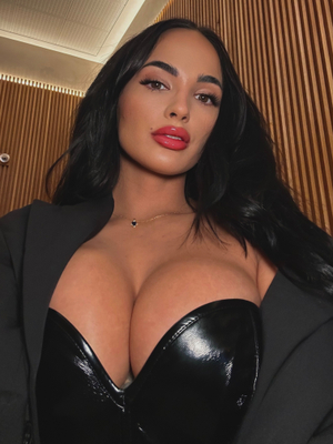 Claudia Bavel ✨ Shines with a Fresh Look on OnlyFans