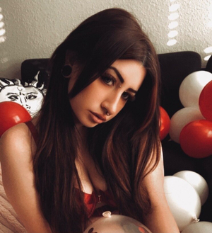 Poppy ✖️✖️✖️ Unveils New Look on OnlyFans