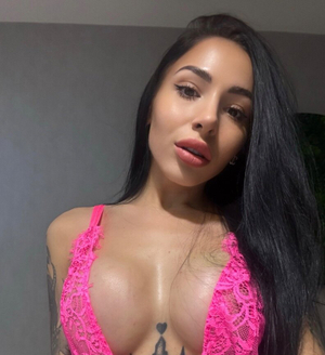 OnlyFans Spotlight: <strong>Tinuška- travel girl❤️🇸🇰</strong> Unveils a Fresh New Look