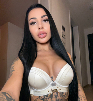 OnlyFans Star <strong>Tinka❤️</strong> Rocks a Fresh New Look!