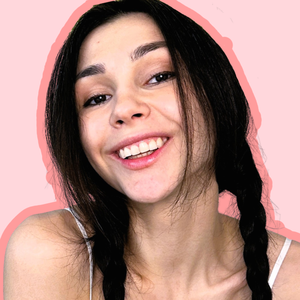 OnlyFans Star <strong>Jenny 🧸</strong> Unveils Fresh New Look!