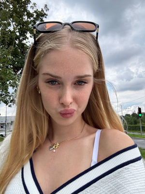 Celine Ren 💗 Shakes Up Her OnlyFans Profile with a Fresh New Look!