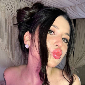 Aly Honey Unveils a Fresh Look on OnlyFans