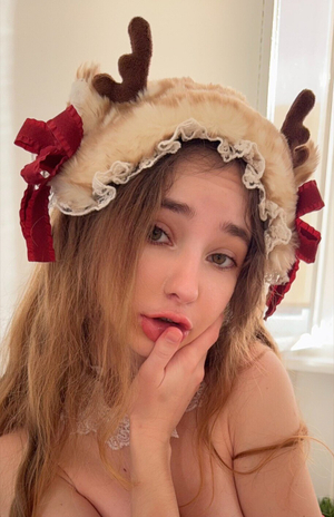 ✨ Kitten ⛈ Dazzles with New Header on OnlyFans