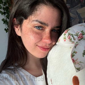 OnlyFans Star <strong>Sara Bustani 🍓</strong> Unveils Fresh New Look