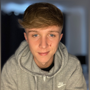 London's Own <strong>James Yalch</strong> Shines on OnlyFans with a Fresh New Look