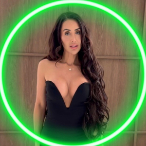 OnlyFans Sensation <strong>𝐌𝐈𝐒𝐒 𝐏𝐄𝐑𝐑𝐈 🎃 👠 🇬🇧</strong> Unveils Captivating New Profile Look!