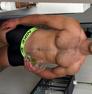 Tall Hunk Free Dazzles with a Fresh OnlyFans Update!