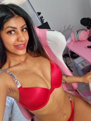 Exclusive: <strong>𝐋𝐎𝐋𝐀 𝐑𝐎𝐒𝐄</strong> Updates Her OnlyFans Profile with a Fresh New Look!