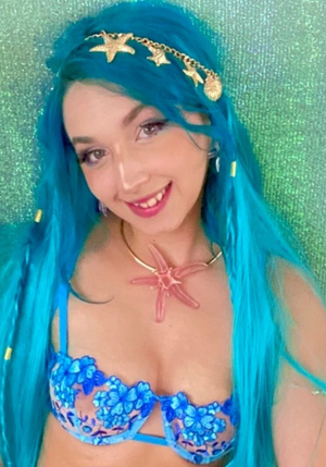 Fresh Vibes: <strong>Alice 🦋 2min vid everyday on feed</strong> Revamps Her OnlyFans Profile!