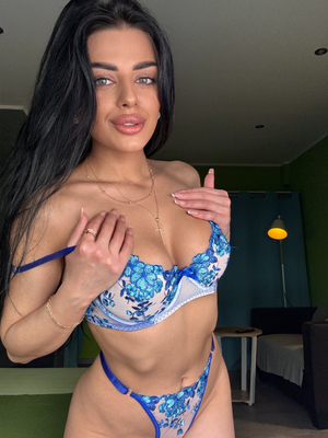 𝑯𝒂𝒏𝒏𝒂𝒉 𝑺𝒘𝒂𝒏𝒆XO Gives Her OnlyFans a Luxe Makeover