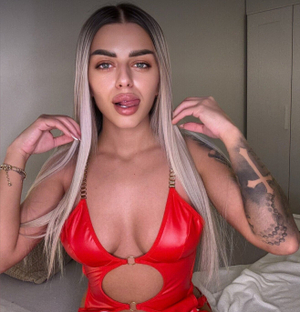 Hannah Ray's Exciting New Look on OnlyFans!