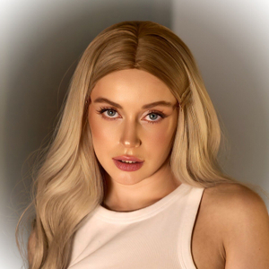 OnlyFans Star <strong>Chloe</strong> Updates Her Profile with a Sensual New Look