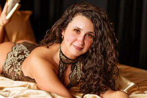 Spotlight on <strong>QuirkyRN85</strong>: A Fresh Look on OnlyFans!