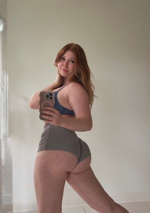 OnlyFans Star <strong>Alyssa 👩🏻‍🦰🍑</strong> Unveils Stylish New Look!