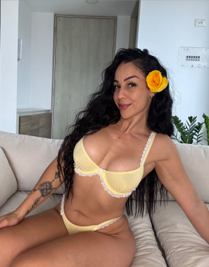 OnlyFans Star <strong>Jenifer Caselles 🍭</strong> Unveils Fresh Profile Look!