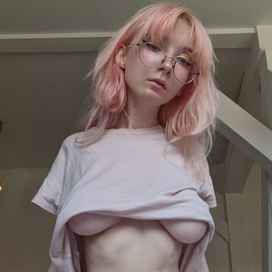 Shine On: <strong>Alice Moon ✨VIP🌙</strong> Dazzles with a Fresh OnlyFans Look