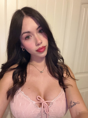 OnlyFans Star <strong>Liz🤍</strong> Refreshes Her Style with a Bold Profile Update!