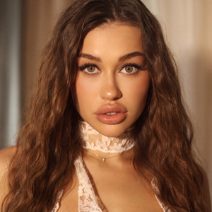 Leila Kaminskaya's OnlyFans Profile Gets a Fresh New Look!