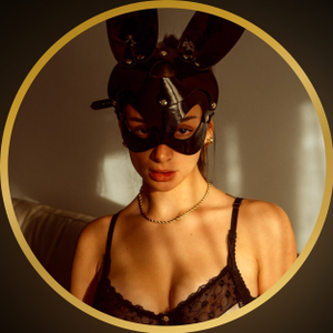 OnlyFans Sensation <strong>👠🍆Mistress Rose🍆👠</strong> Unveils Striking New Look