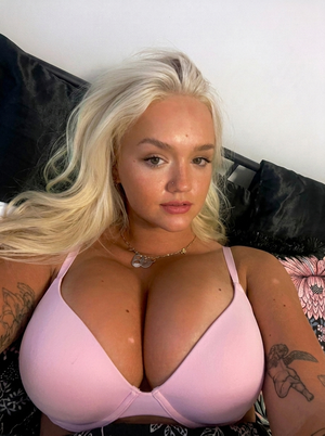 Exciting New Look for <strong>cherry</strong> on OnlyFans!