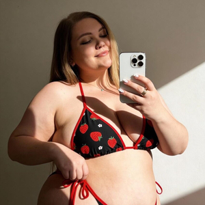 OnlyFans Star <strong>Pip 💘 DM me!</strong> Unveils New Look