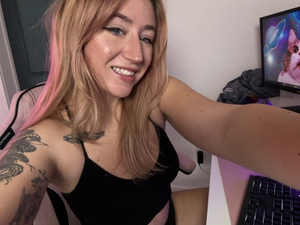 Thalia Lynn's Fresh OnlyFans Update: A New Look for Her Vibrant Community