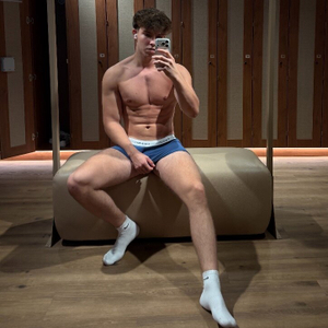 OnlyFans Star <strong>leonardo</strong> Unveils a Fresh Look!
