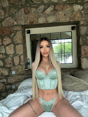 A Fresh Look for <strong>AIDA TOMORROW 💦🩷</strong> on OnlyFans