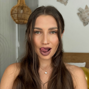 Kriss Kiss Unveils Dazzling New Look on OnlyFans