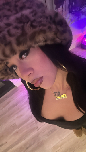 OnlyFans Star <strong>thatonecargirl222</strong> Revamps Profile with Stunning New Updates!
