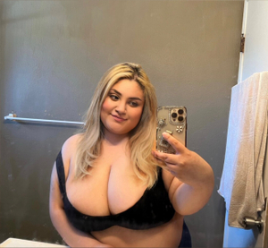 OnlyFans Star <strong>Anali Sanchez</strong> Unveils Stunning New Look!