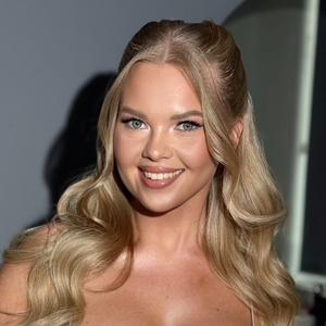 OnlyFans Star <strong>𝐌𝐎𝐋𝐋𝐘 𝐏𝐀𝐑𝐊𝐄𝐑 🌷</strong> Unveils Exciting Profile Updates!