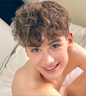 Wales' Own <strong>ELI</strong> Rocks a New Look on OnlyFans!